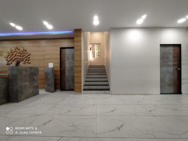 Oyo 80228 Hotel Richa Hālol Екстериор снимка